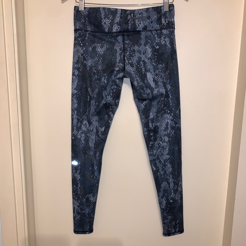 Alo Yoga Airbrush Leggings Python, Small - Picture 6 of 9